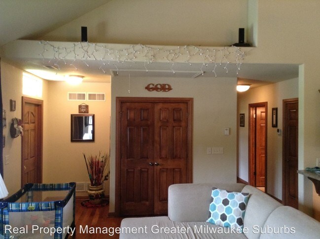 Building Photo - 21521 W Valley Dr