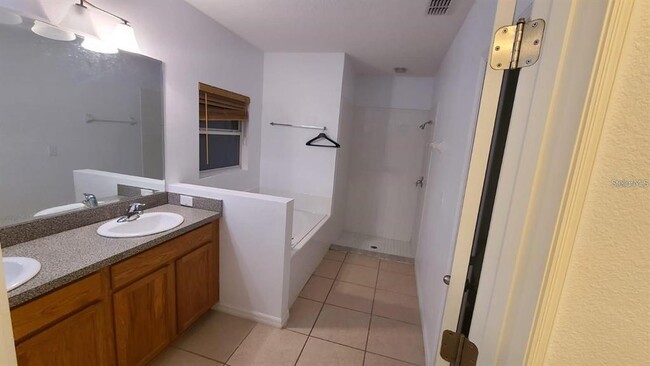 Building Photo - 10752 Clover Walk Dr