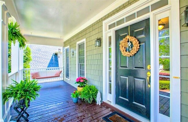 Building Photo - 700 Vinca Ct