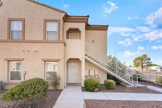 Building Photo - 3400 Cabana Dr