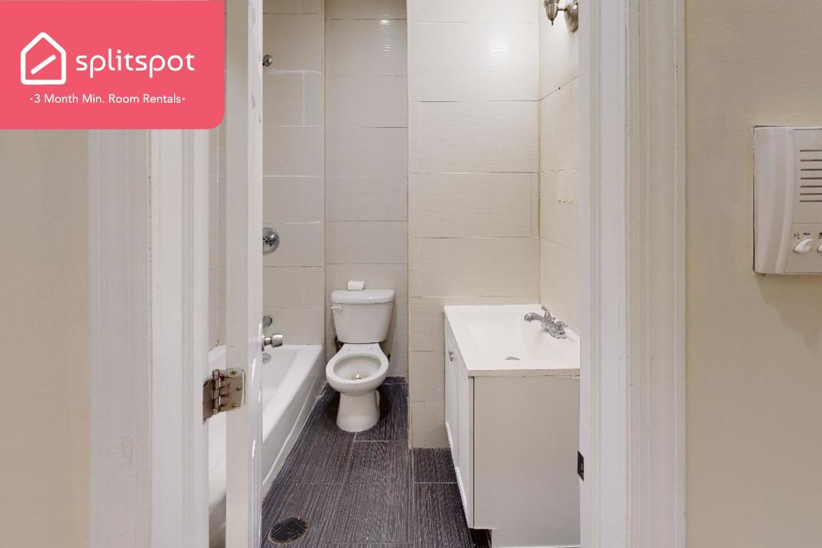 Foto del edificio - Private room in 4 bedroom Bronx Apartment