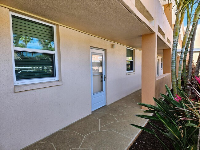 Foto del edificio - 7560 Bay Island Dr S