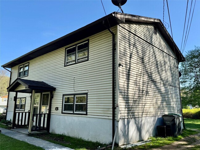 Foto del edificio - 1 Maple Ln