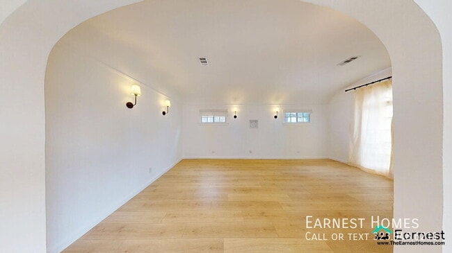 Building Photo - 2032 W 80th St