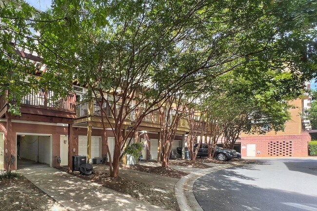 Foto del edificio - 135 S Sycamore St