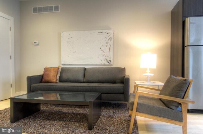 Building Photo - 2332 Carpenter St