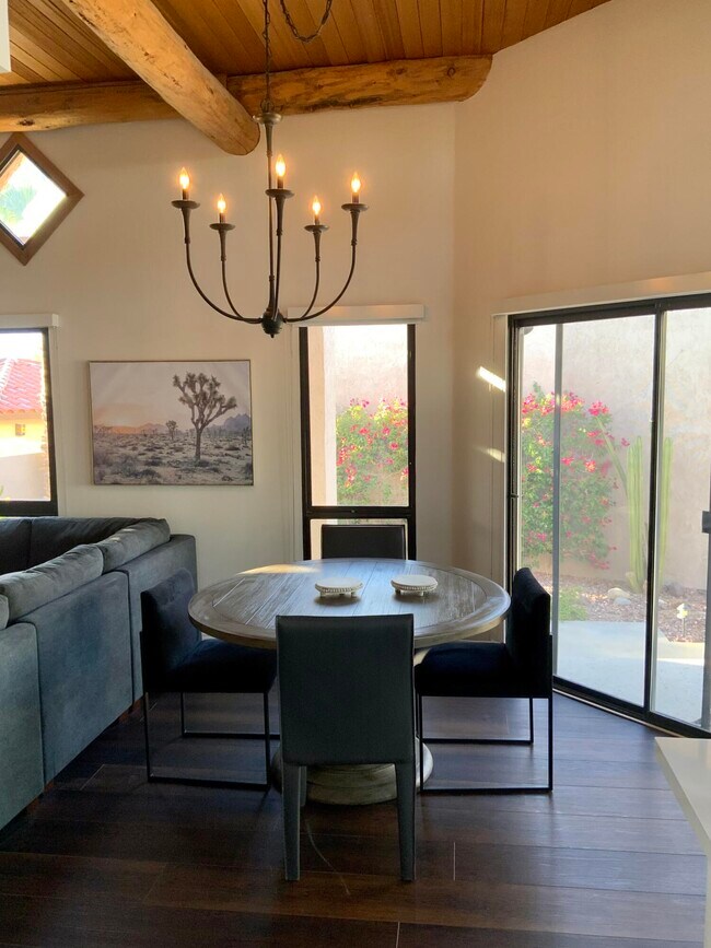 Building Photo - 3159 Roadrunner Dr S