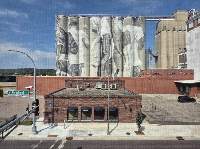 Building Photo - 301 N Riverfront Dr