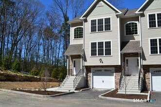 Building Photo - 18 Oak Branch Dr