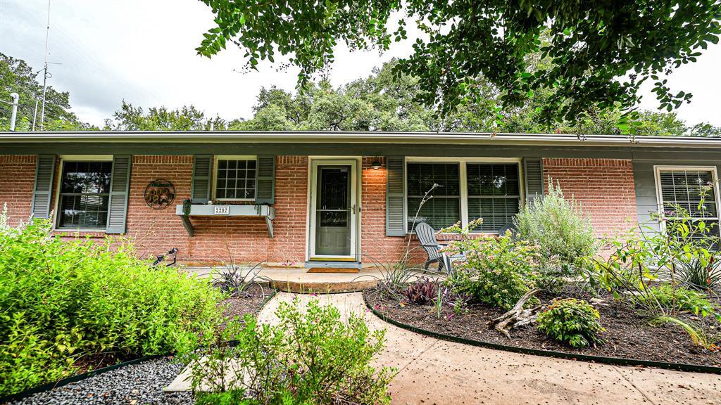 Primary Photo - 2207 Fair Oaks Dr