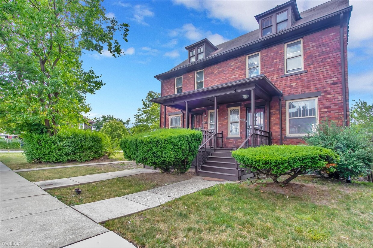 Primary Photo - 3 br, 1 bath Townhome - 444 E Philadelphia St