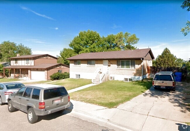 Building Photo - 660 Park Ln
