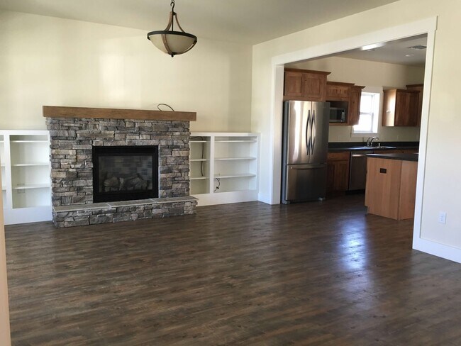 Viviendo - 1711 Lone Pine Dr