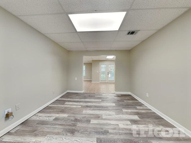 Building Photo - 2205 Washington Dr