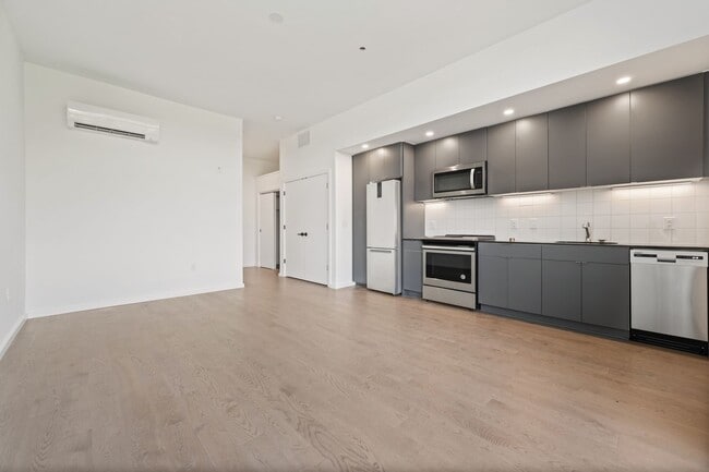 Building Photo - Modern studio in City Port Durham! Walkabl...