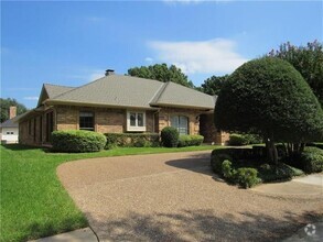 Building Photo - 6711 Lovington Dr