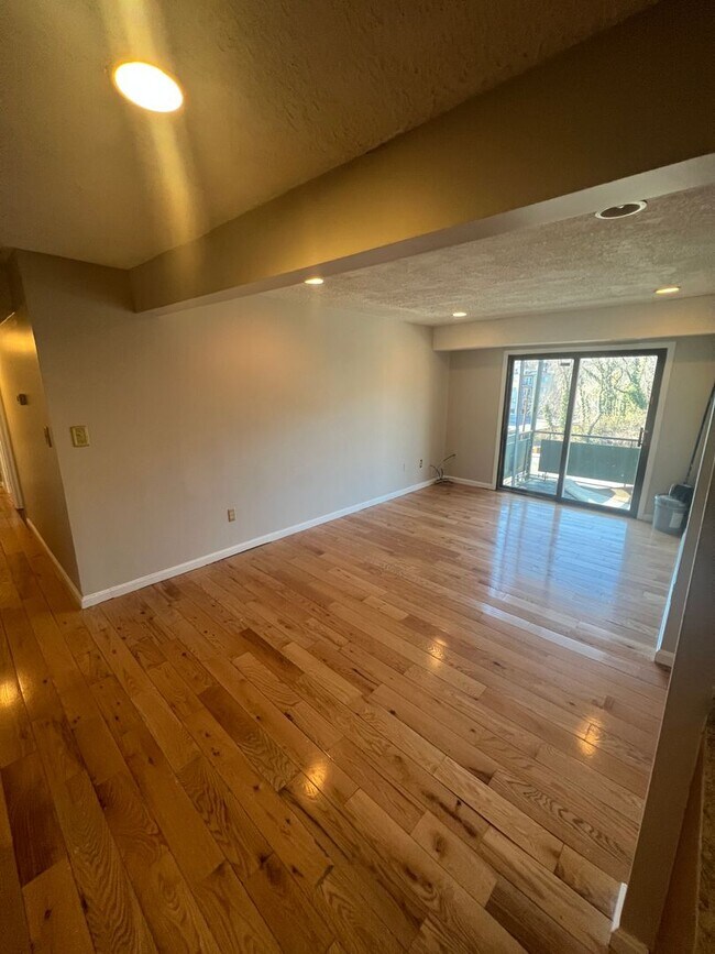 Foto del edificio - Cozy 3 Bedroom 1 Bathroom Condo- Convenien...