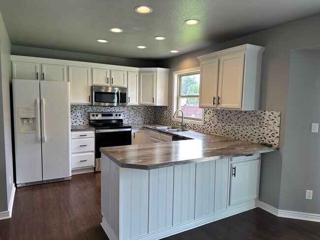 Building Photo - 305 E 41st Ct