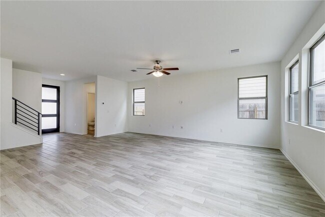 Building Photo - 9107 Garnet Dr
