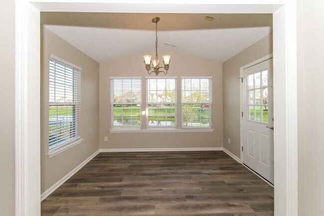 Building Photo - 5765 Arlington Dr