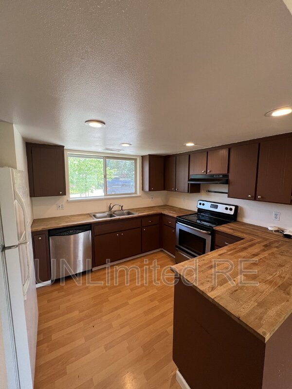 Building Photo - 3506 W Mountain Dr