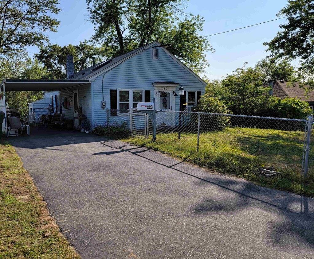 Primary Photo - 223 Melrose St