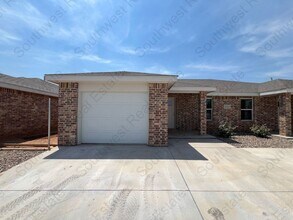 Building Photo - 2121 Bobwhite Ct
