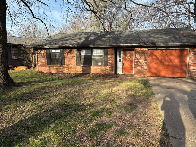 Building Photo - 3-Bedroom 2-Bathroom House in Fayetteville...