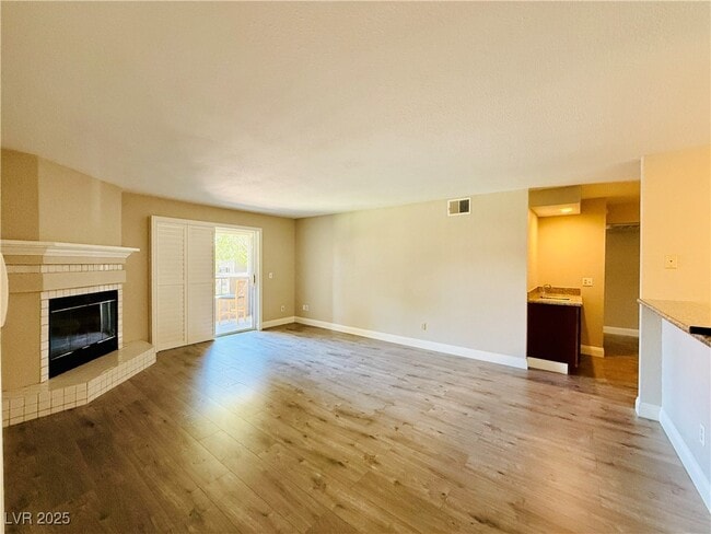 Building Photo - 2606 S Durango Dr