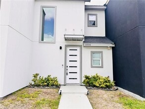 Building Photo - 20 N Crown Point