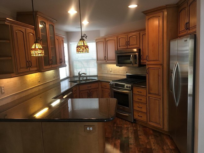 Building Photo - 1212 Hobbit Ct