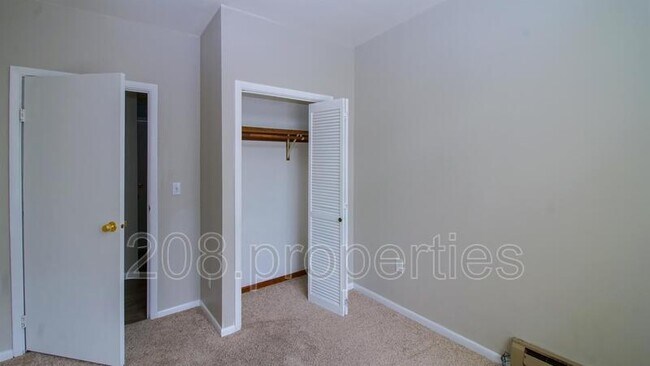 Building Photo - 2820 Rose Hill St