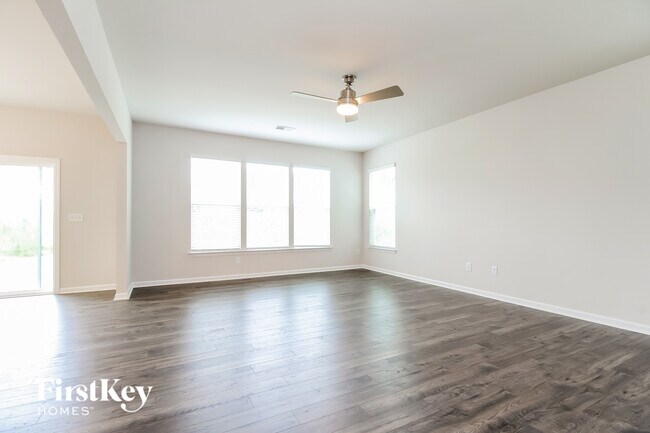 Foto del edificio - 621 Goldburn Wy