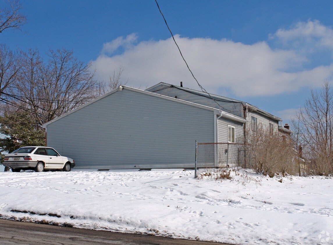Building Photo - 342-352 Silver St