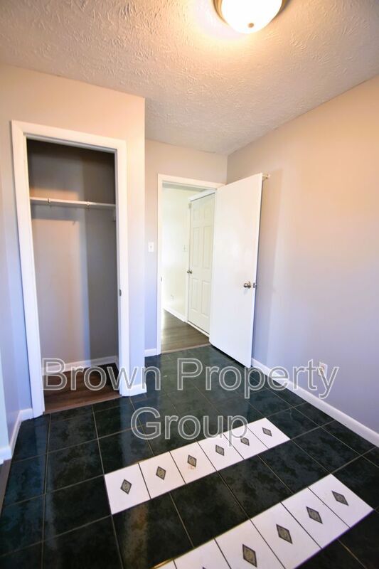 Building Photo - 7817 Gallant Ridge Dr