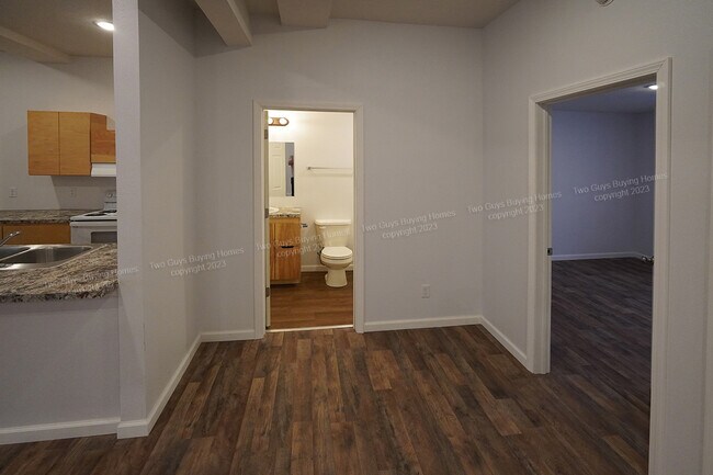 Foto del edificio - 2420 E Blaine St