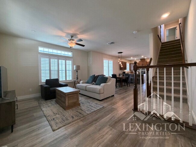 Building Photo - Modern Roseville Living – 3 Bed | 2.5 Bath |