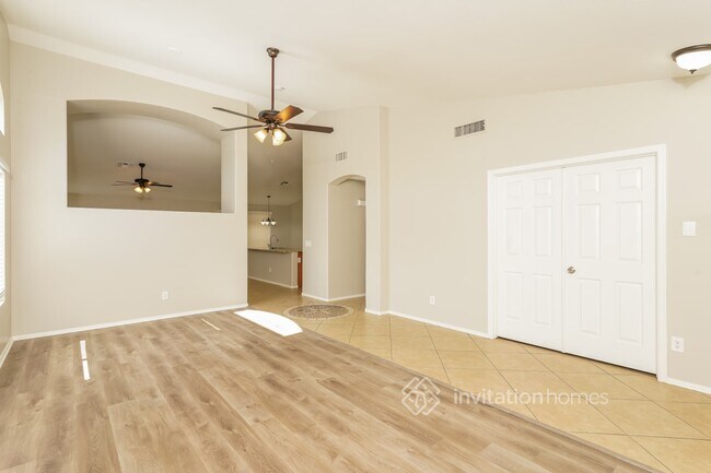 Foto del edificio - 15890 W Pima St
