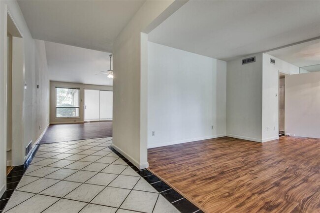 Building Photo - 12017 Cox Ln