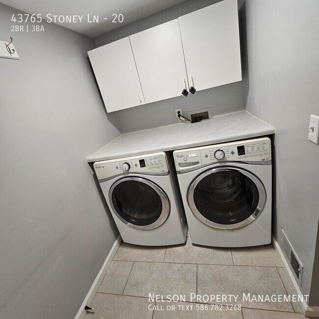 Foto del edificio - 43765 Stoney Ln