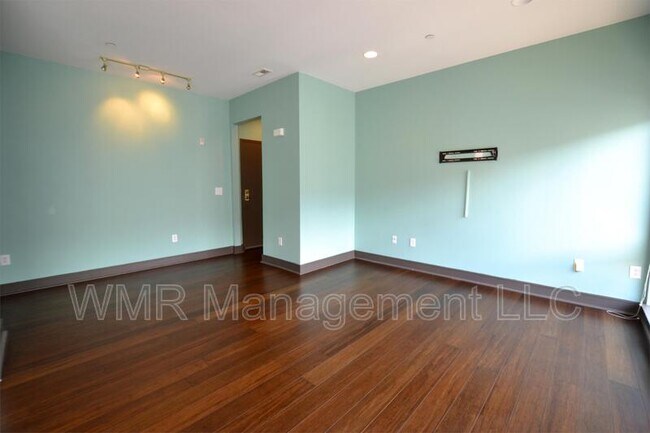 Foto del edificio - 2200 Lyndhurst Ave