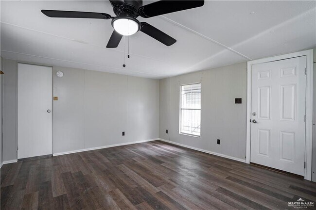 Building Photo - 1322 Gearhart Dr
