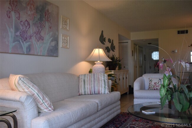 Foto del edificio - 325 N Causeway-