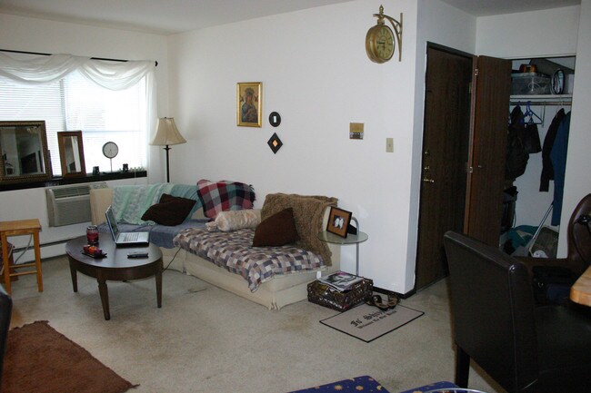 Building Photo - 371 Inland Dr