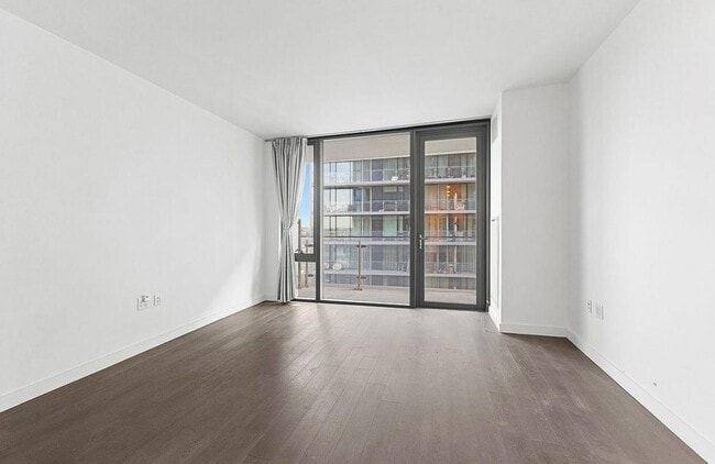 Foto del edificio - 131-03 40th Rd