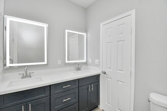 Building Photo - 5941 Southlea St