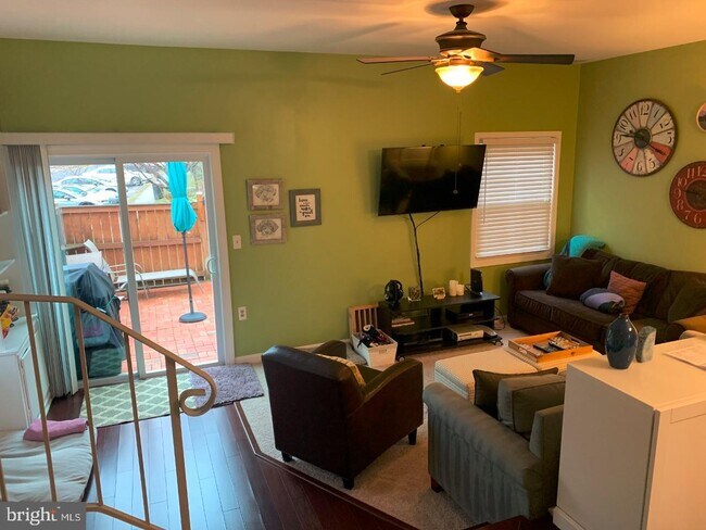 Foto del edificio - 9917 Blake Ln