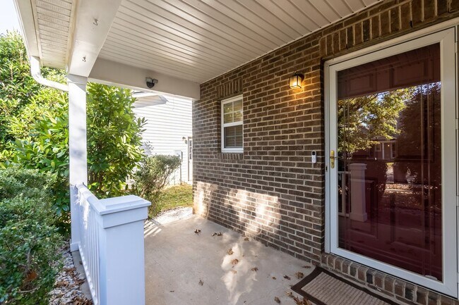 Building Photo - Three Bedroom Home!