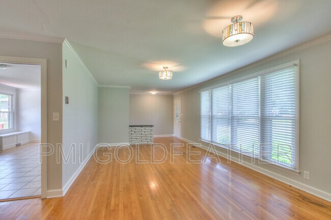 Building Photo - 3747 Westport Dr