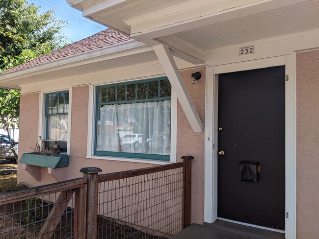 Building Photo - 232 NE 53rd Ave